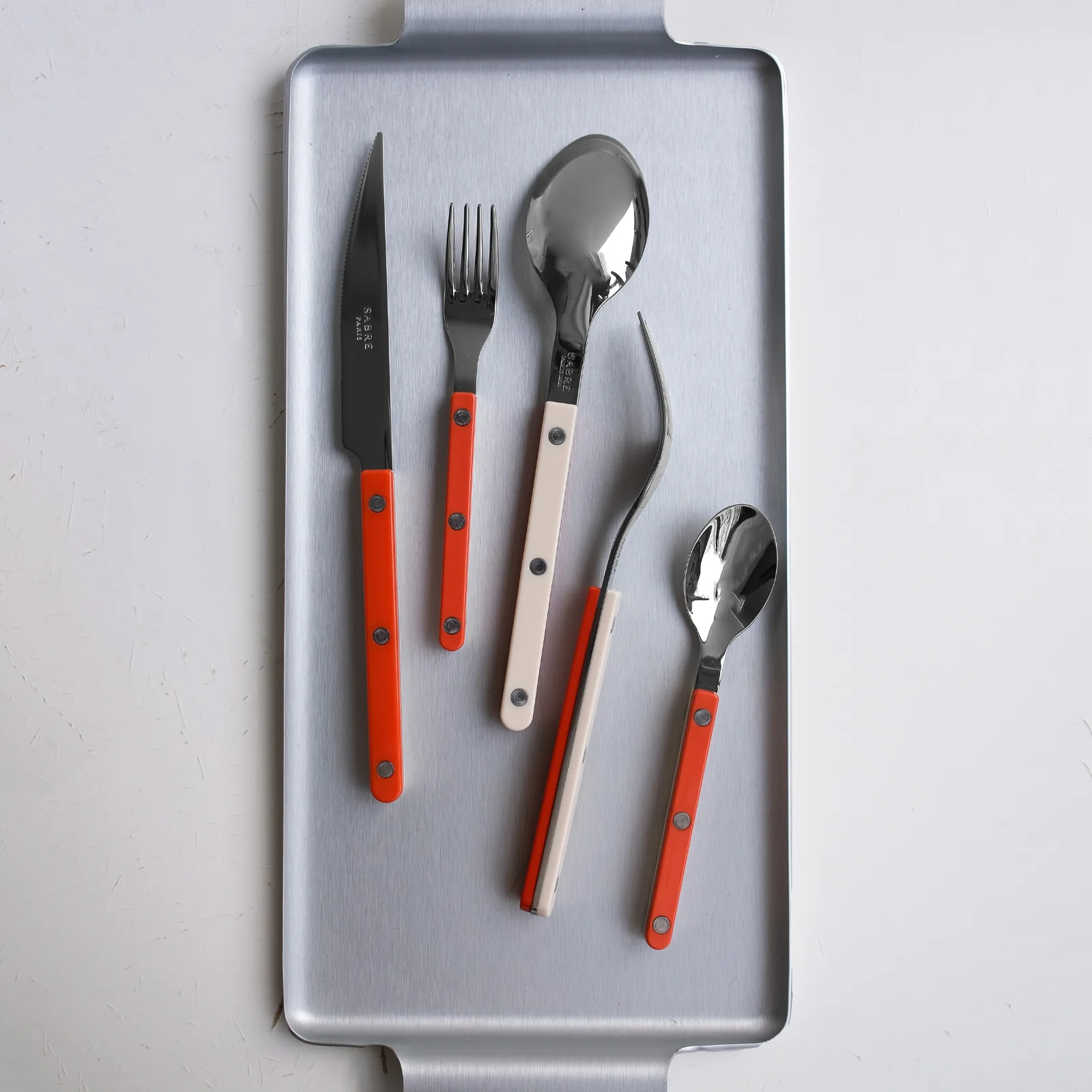 Bistrot Sabre Paris x Motel A Miio, Orange / Ivoire - Set de 5 couverts de table - Image 5